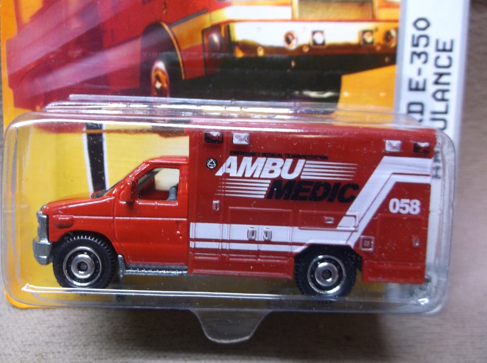 MATCHBOX 2009 #55 RED 2009 FORD E-350 ECONOLINE AMBULANCE PARAMEDIC EMERGENCY
