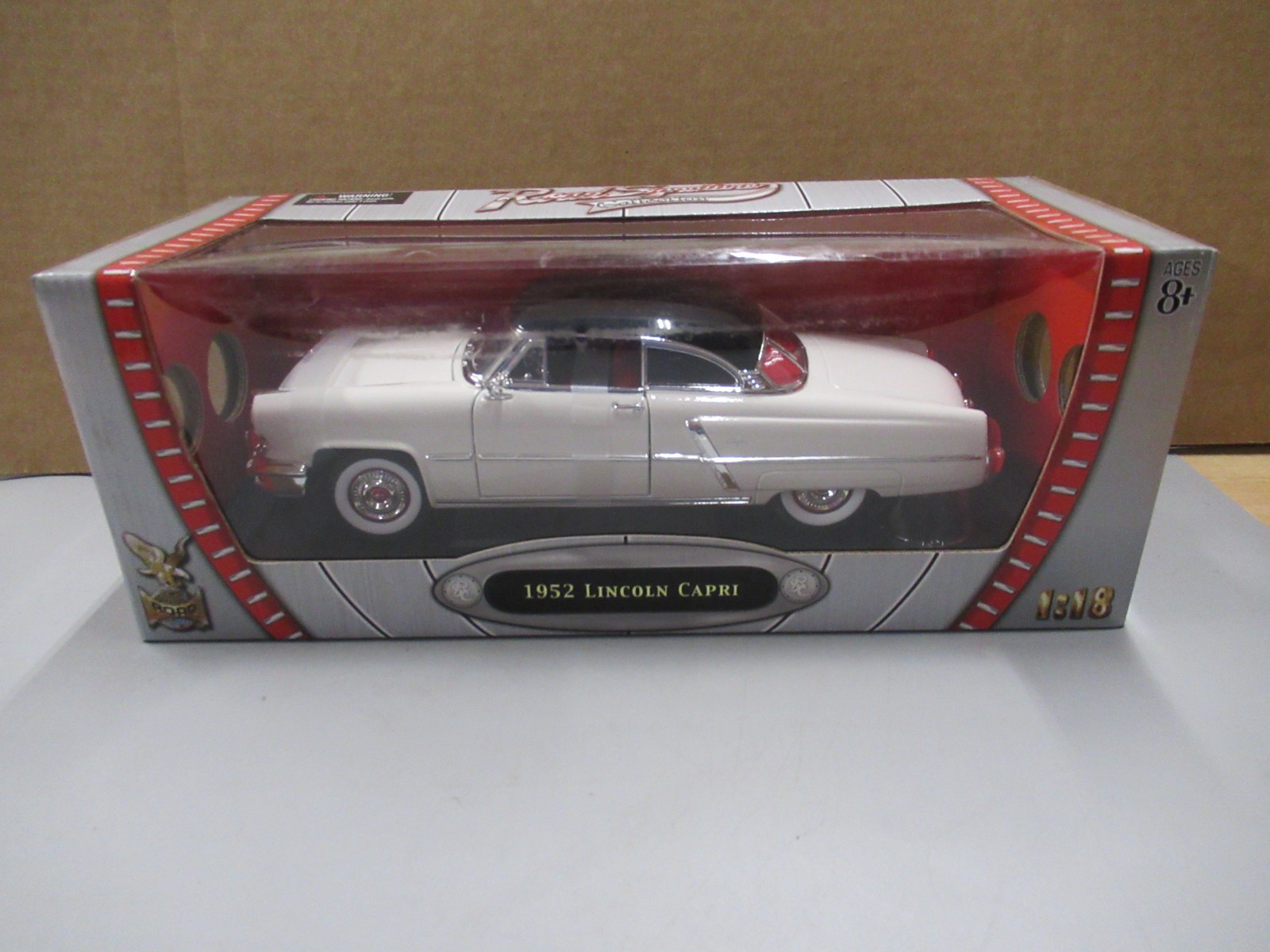 Road Signature 1952 Lincoln Capri Hardtop 1:18 Scale Diecast Car White & Black