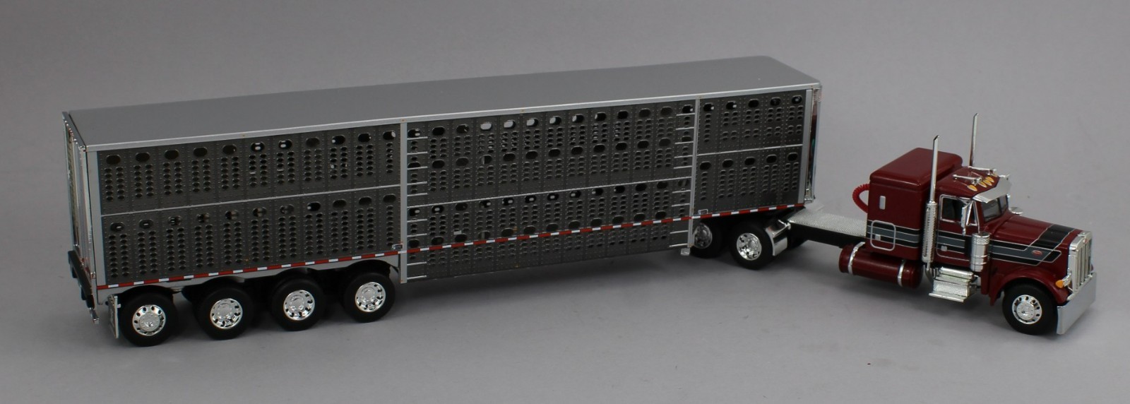 DCP 1:64 *RED* Peterbilt 379 48″ Flattop w/Quad-Axle Wilson Livestock Trailer