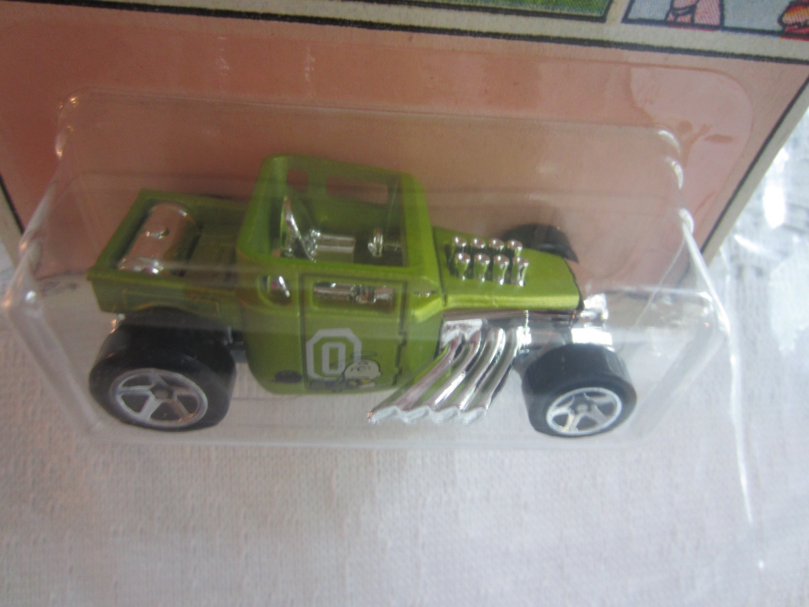2017 Mattel Hot Wheels Peanuts: Charlie Brown, Bone Shaker NIP