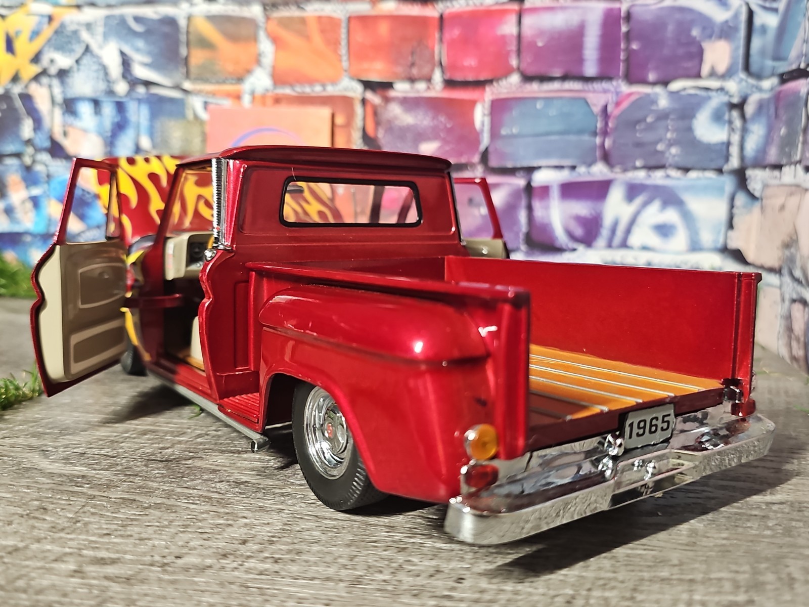 Sun Star 1965 Chevrolet C-10 Stepside Lowrider Pickup 1:18 Diecast Truck NO BOX
