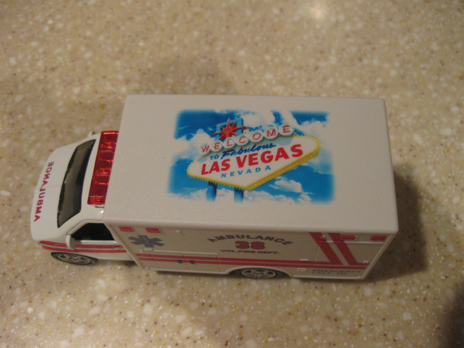 LAS VEGAS WHITE AMBULANCE 5″ DIECAST PLASTIC PULLBACK ACTION