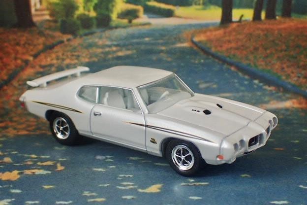2nd Gen 1968-1973 Pontiac GTO Judge V8 Ram Air IV 400ci V8 Coupe 1/64 Scale LE W