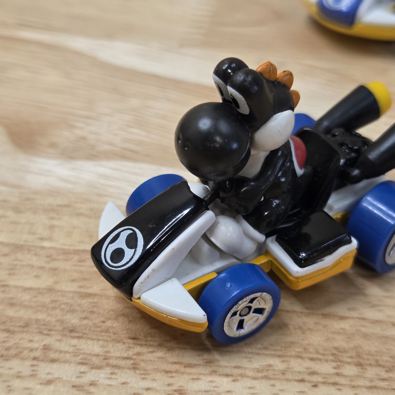 2018 Yoshi Mattel Hot Wheels Die-Cast Standard Kart (Black & Blue? / Purple?)