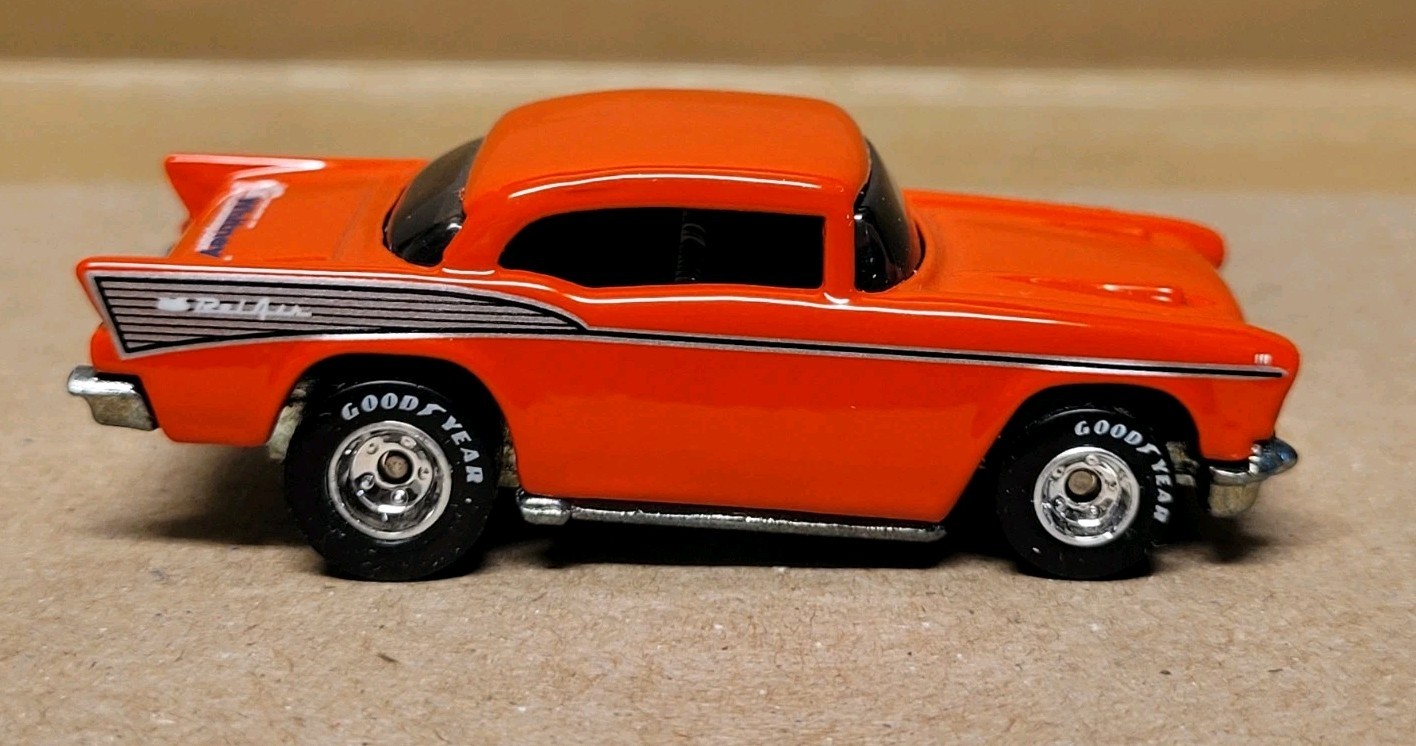 HOT WHEELS 2000 57 CHEVY BELAIR LIMITED EDITION/JC WHITNEY (RED)