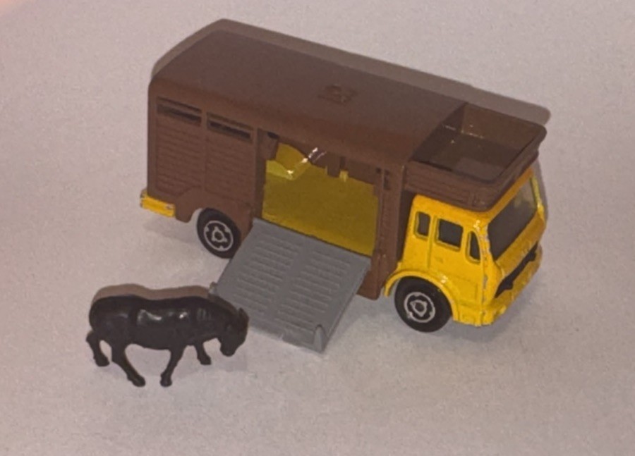 MAJORETTE Loose Mercedes Horse Box