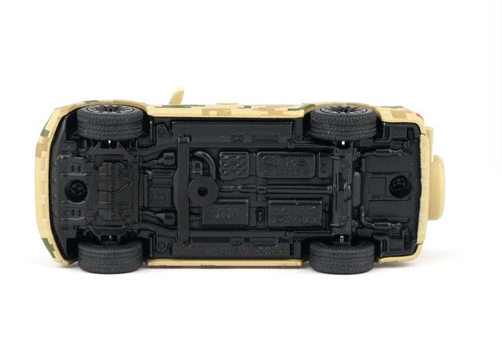 XCARTOYS 1:64 Camo Tank 500 Sports ORV City SUV Model Diecast Metal Car