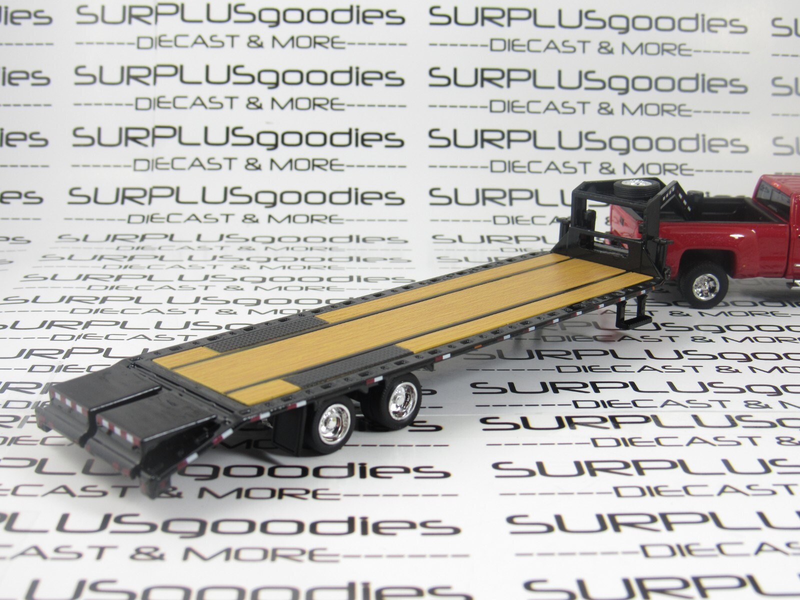 Greenlight 2018 CHEVROLET SILVERADO HD 3500 Dually Pickup w/Gooseneck Trailer