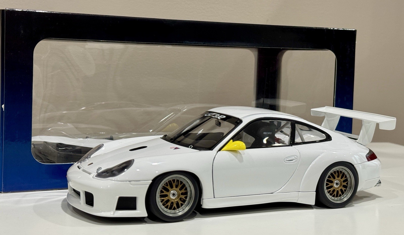 1/18 Scale AutoArt – Porsche 911 GT3 R 996 White No Decals Diecast with Box