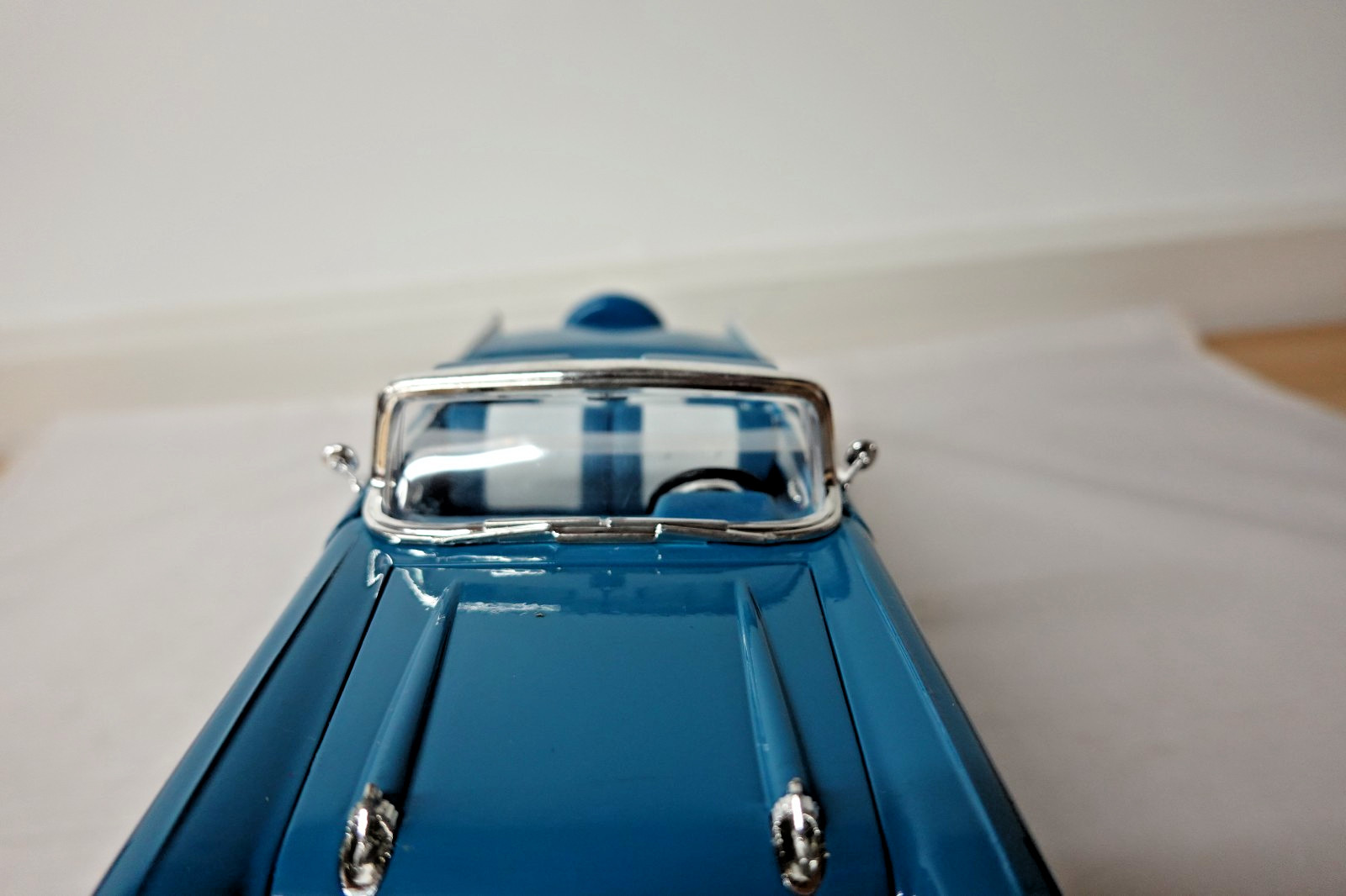Yat Ming 92108 1957 Blue Chevrolet Bel Air Convertible Road Legends 1:18 Scale
