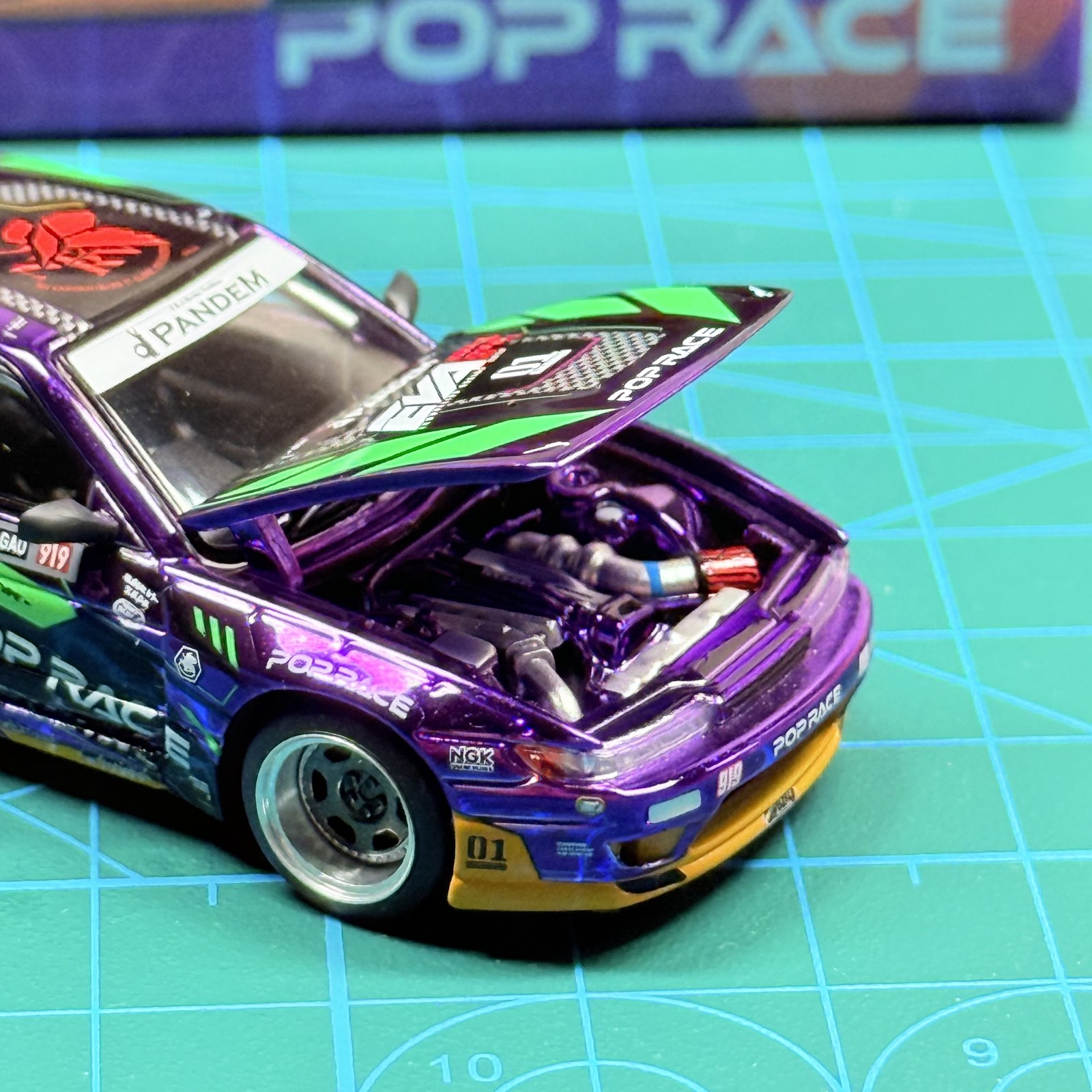 XCartoys Pop Race 1:64 Pandem Silvia S13 Asset EVA Type-01 Open Hood S43-06