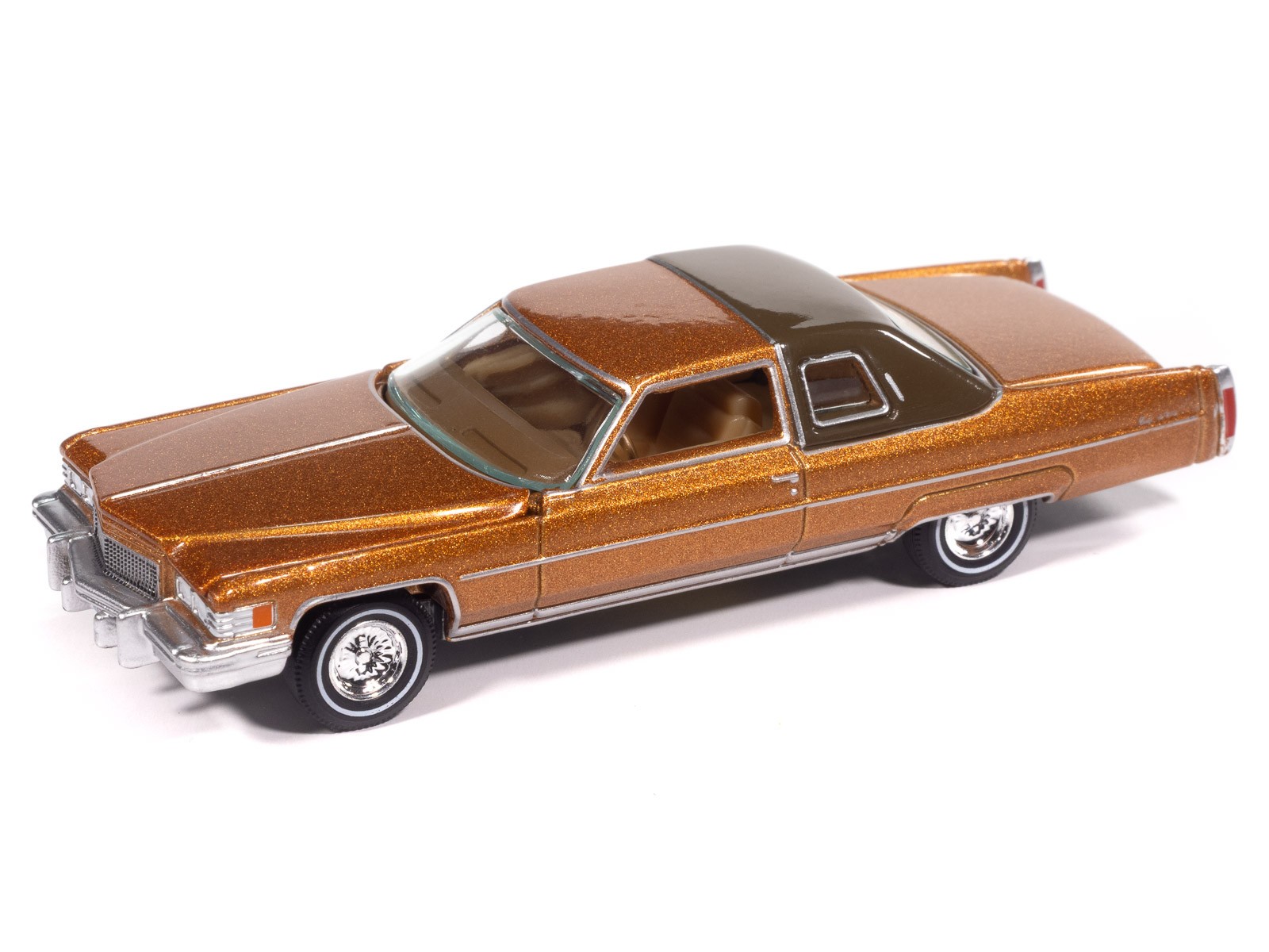 Auto World Luxury Cruisers Amberlite Firemist 1976 Cadillac Coupe DeVille 1:64