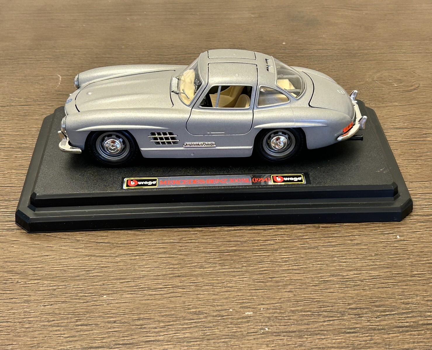 Burago Mercedes Benz 300SL 1954 1/24 Scale Gull Wing Diecast With Stand