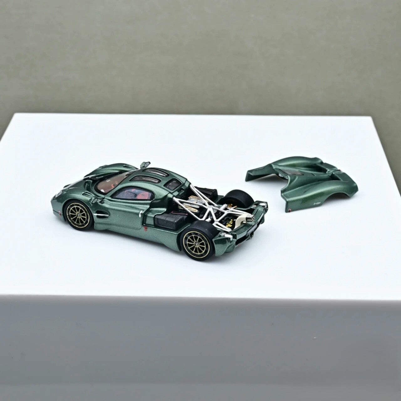 CM Model 1/64 Pagani Utopia Green Opening Engine Diecast Model Car