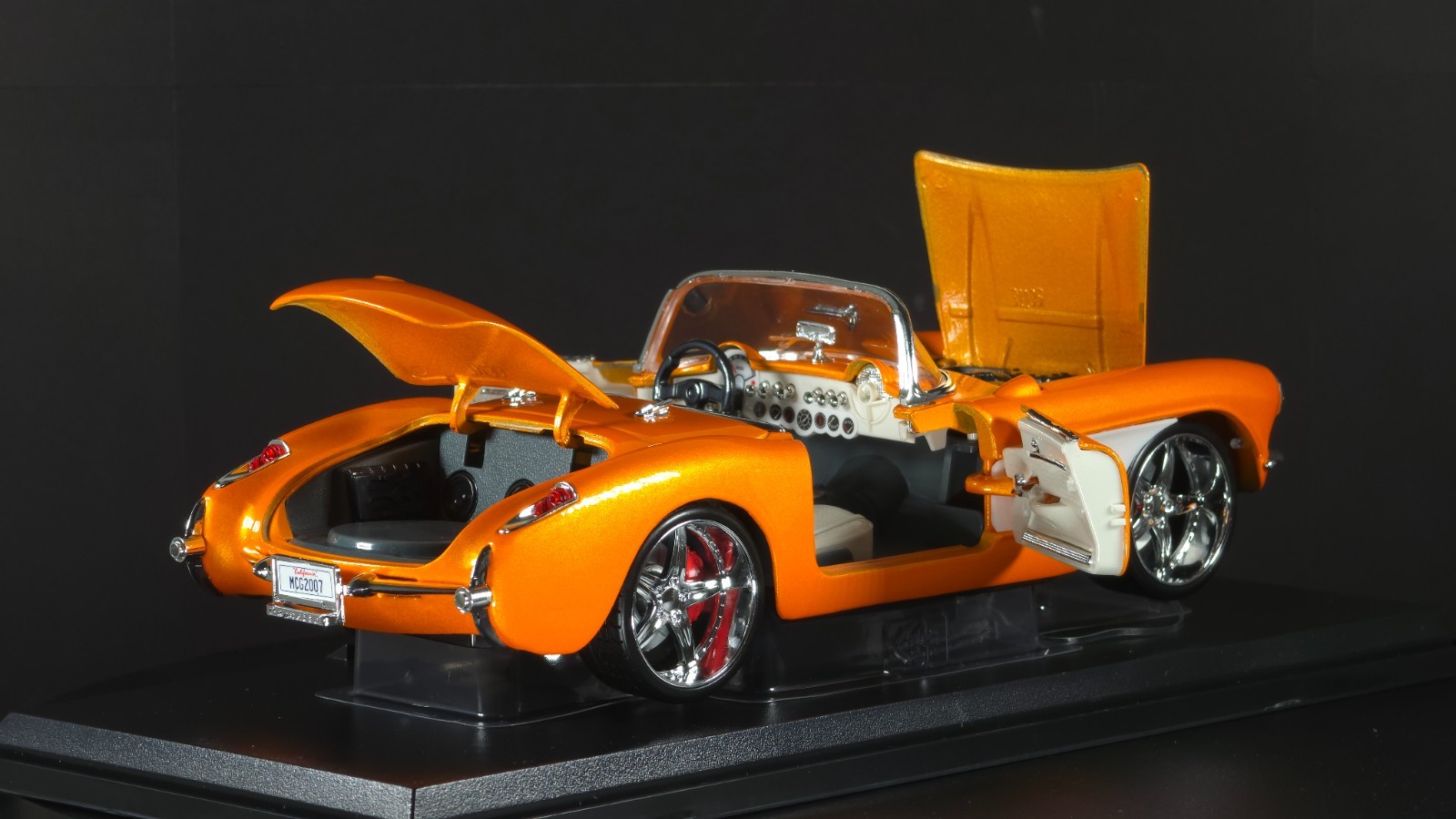 1957 Corvette 1:18 Maisto Exclusive Style Special Edition – Orange