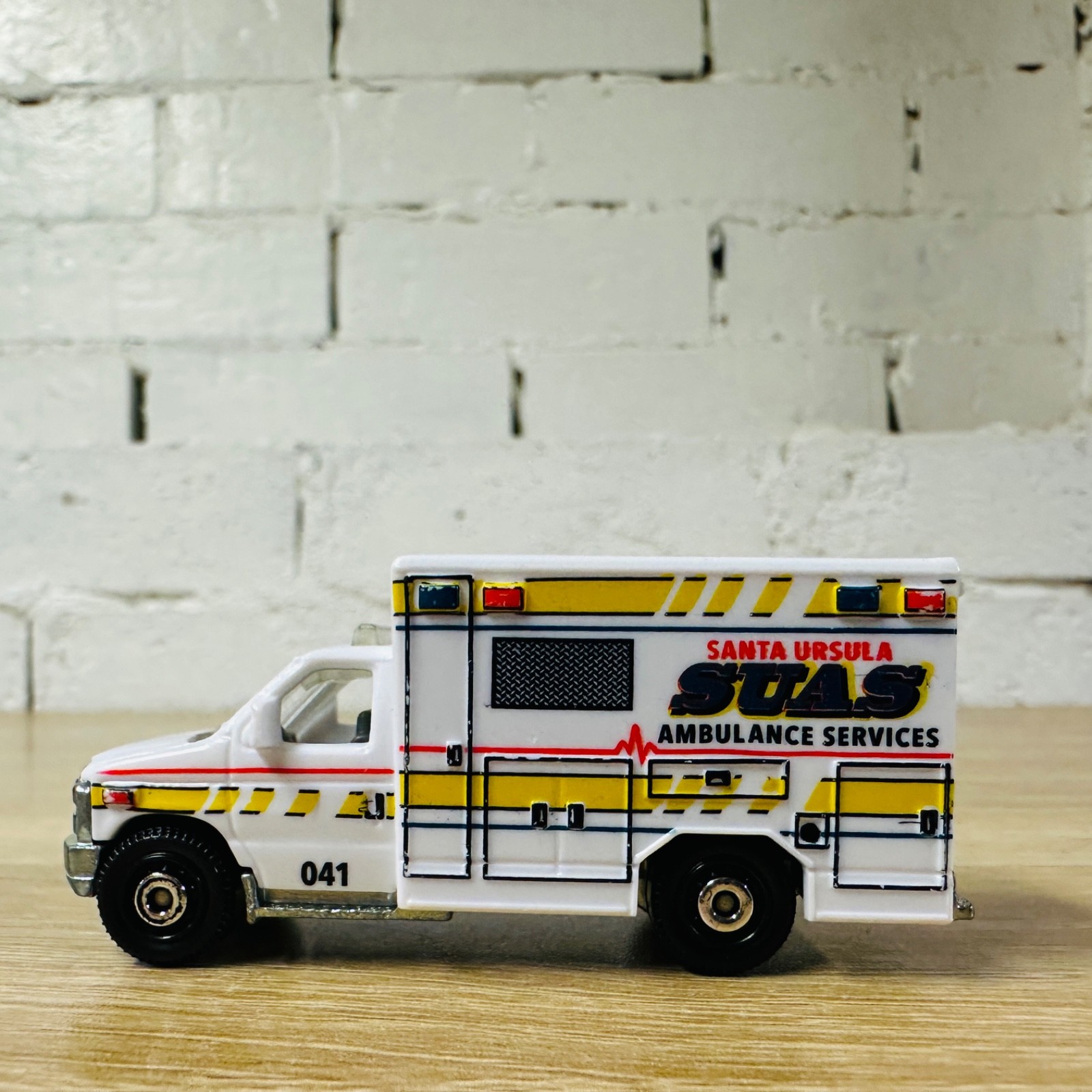 Ford E350 Ambulance White Yellow SUAS Santa Ursula MB944 2015 Heroic Rescue