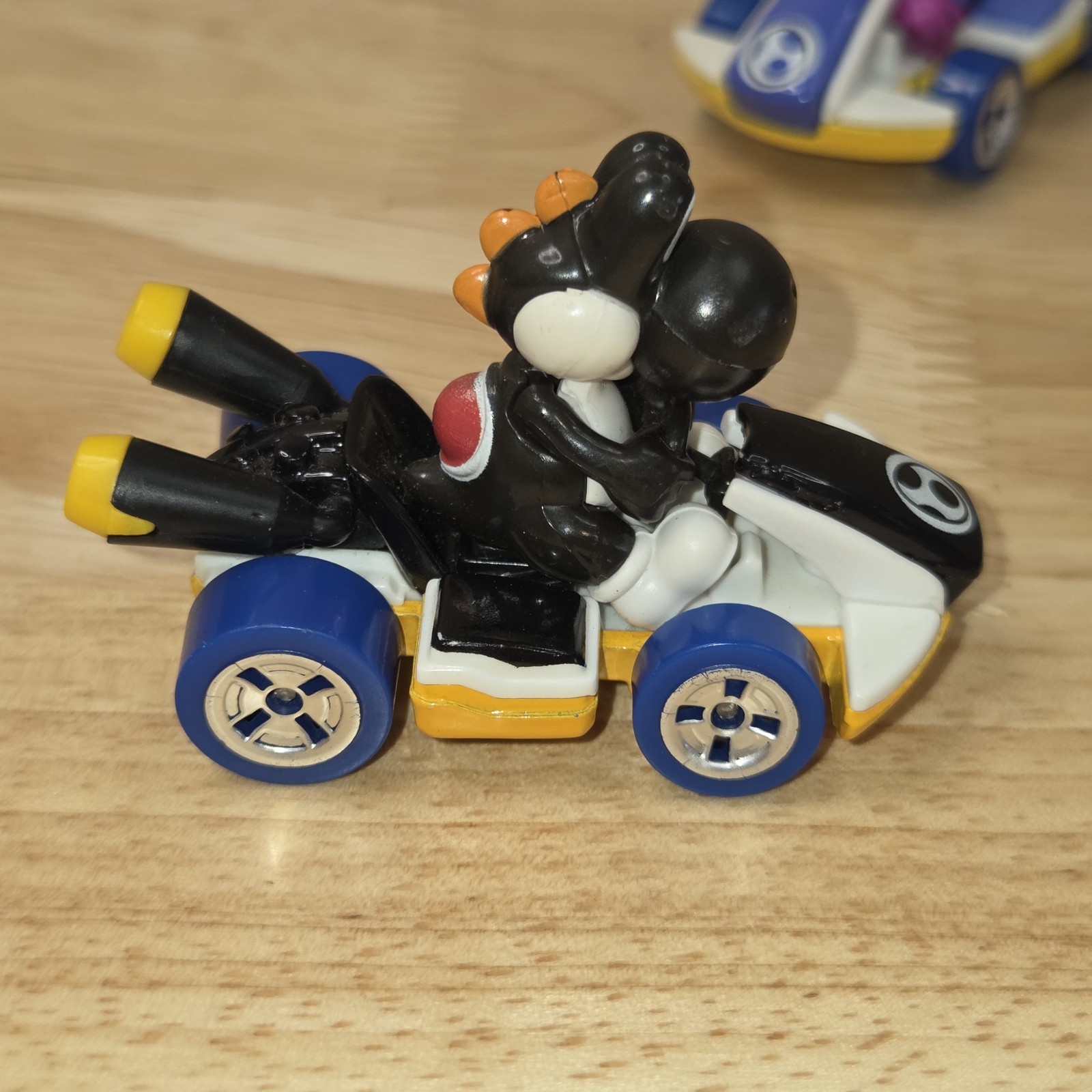 2018 Yoshi Mattel Hot Wheels Die-Cast Standard Kart (Black & Blue? / Purple?)