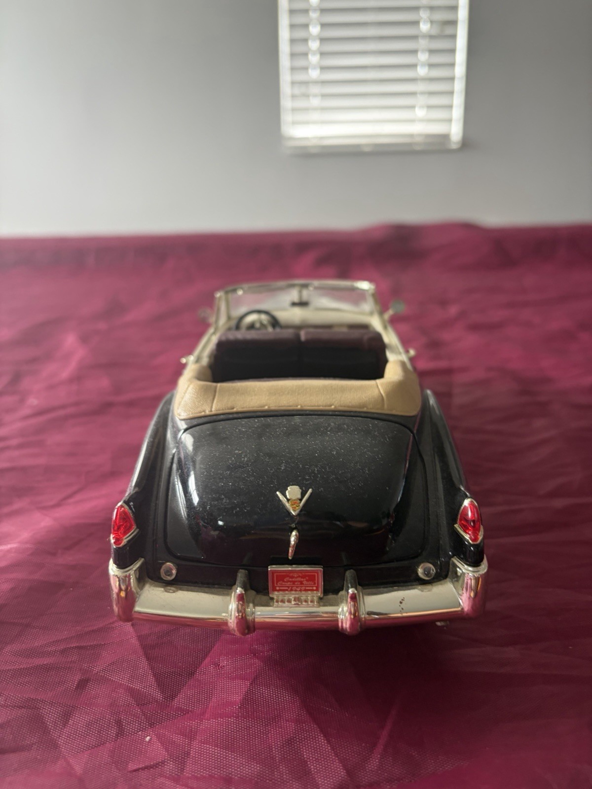 Black/Tan Diecast Convertible Car Model Open-Top Opening Hood Doors 1:18