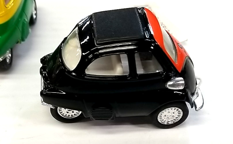 Lot of 6 Kintoy Die cast BMW Isettas. pull back toys (box 259)