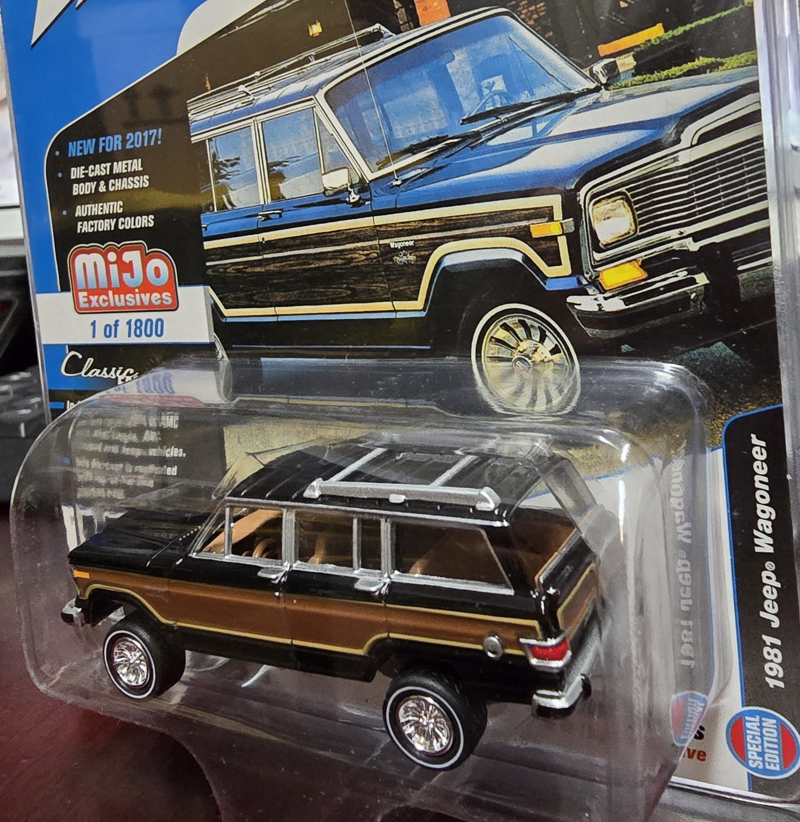 Johnny Lightning Mijo Exclusive Classic Gold Collection 1981 Jeep Wagoneer