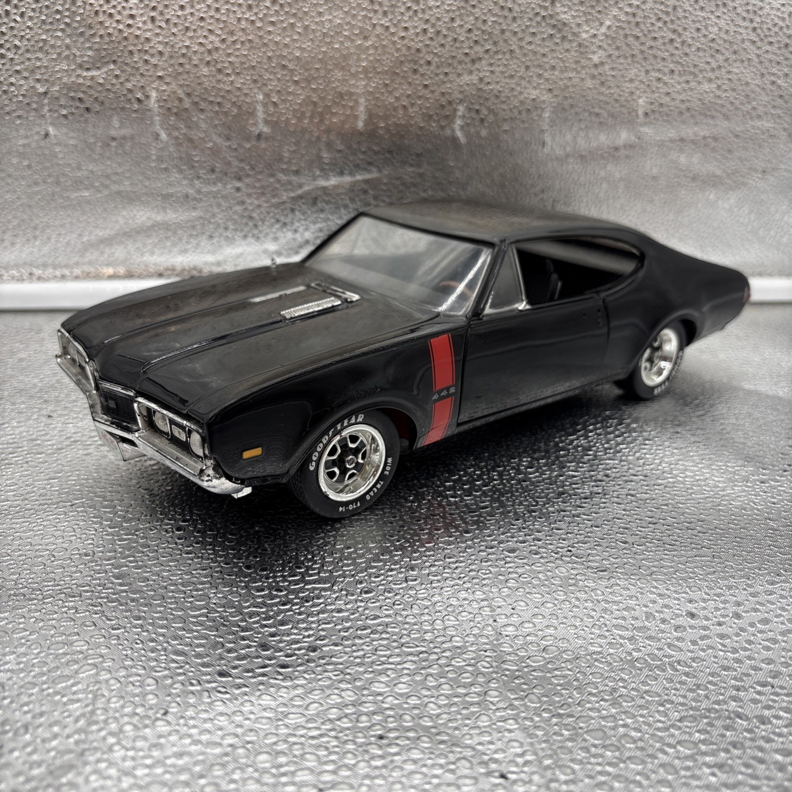 ERTL American Muscle 1968 Hurst Olds 442 W30 1:18 Scale Diecast Model Car Black