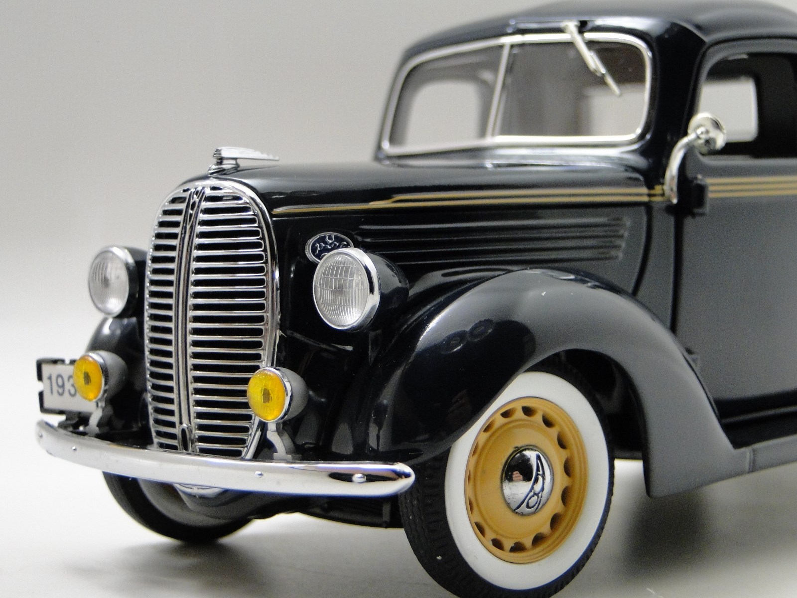 Ford Pickup Truck Wagon Classic Custom Built Metal Model Race Car 18 1 24