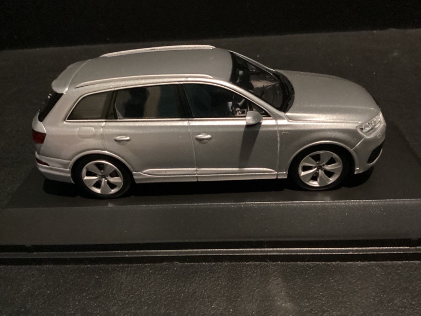 Audi Q7 Type 4M 2016 Special Dealer Edition Diecast Vehicle in scale 1/43