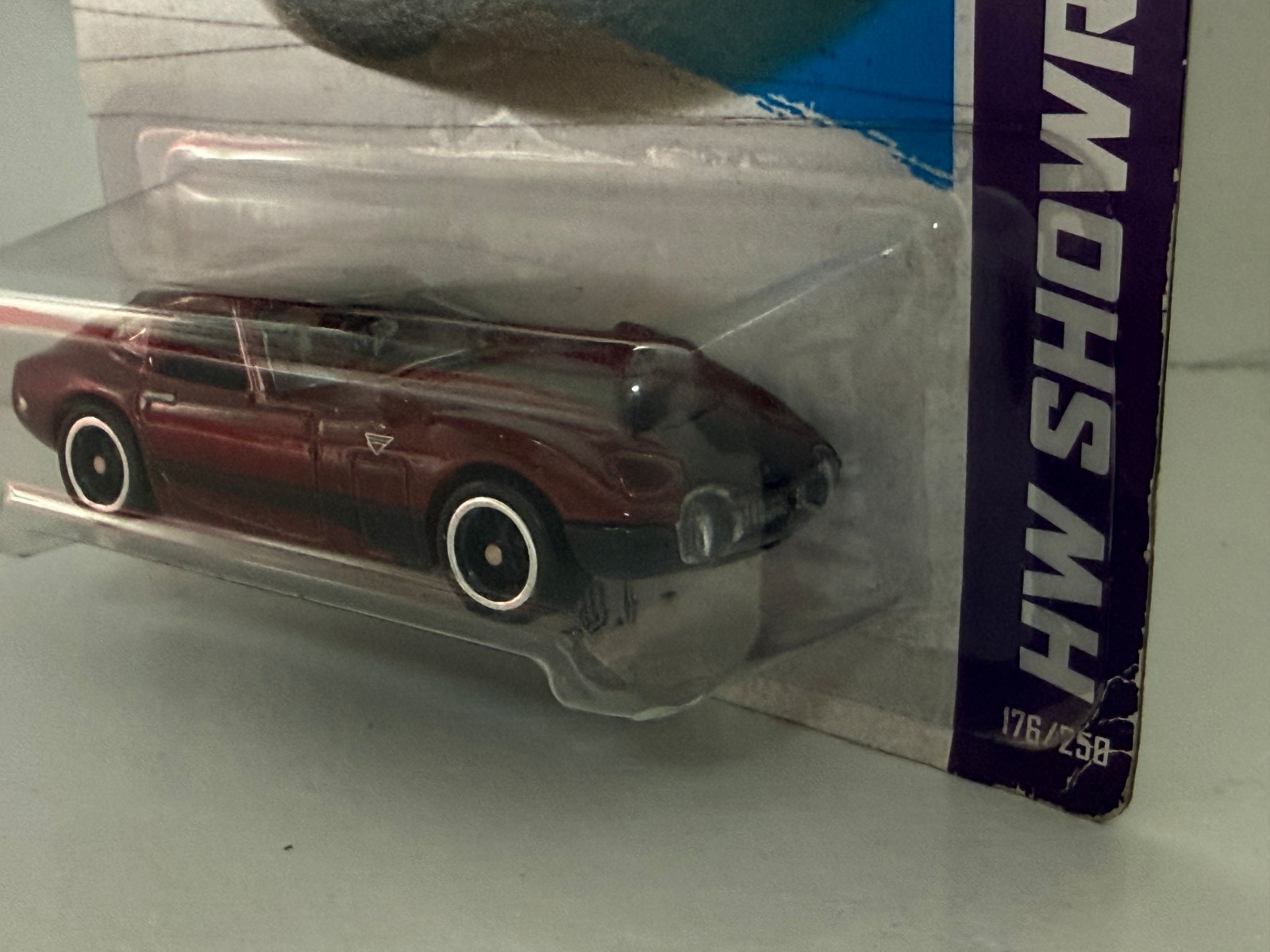 2013 HOT WHEELS SUPER TREASURE HUNT HW SHOWROOM TOYOTA 2000 GT 1:64
