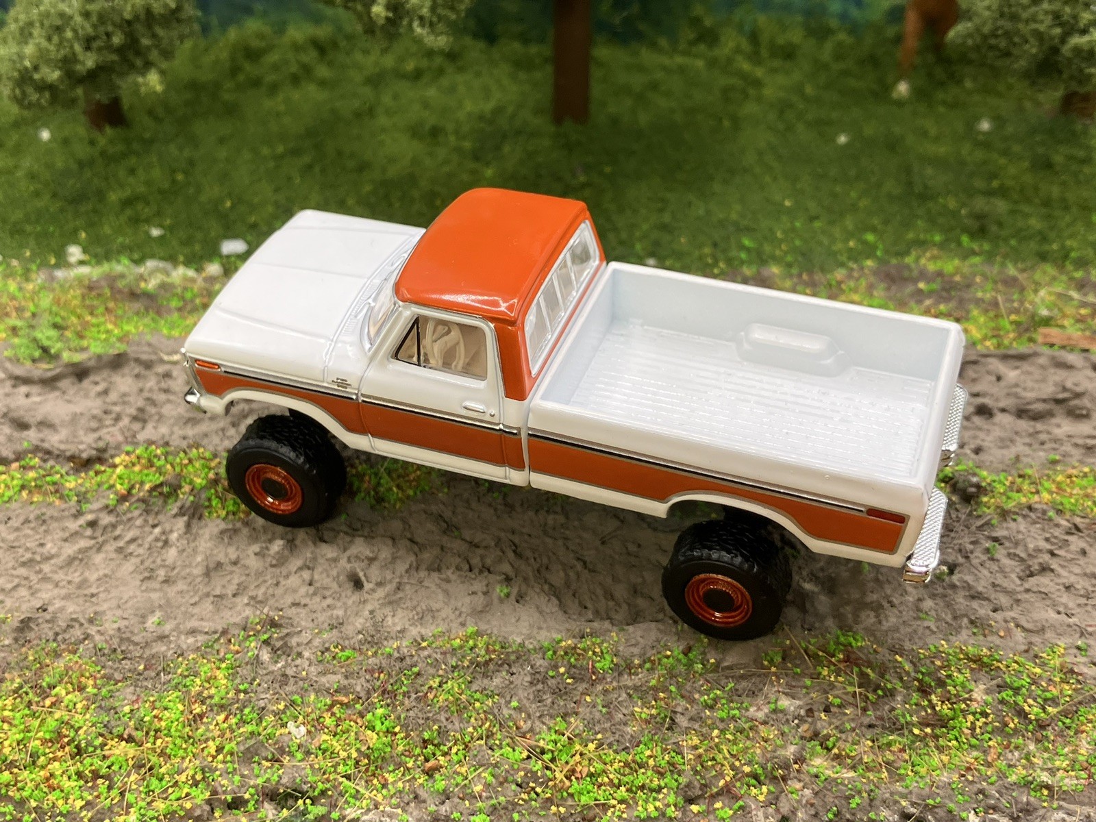 1977 Ford F-150 Ranger Explorer Lifted 4×4 Truck 1/64 Diecast Custom Greenlight