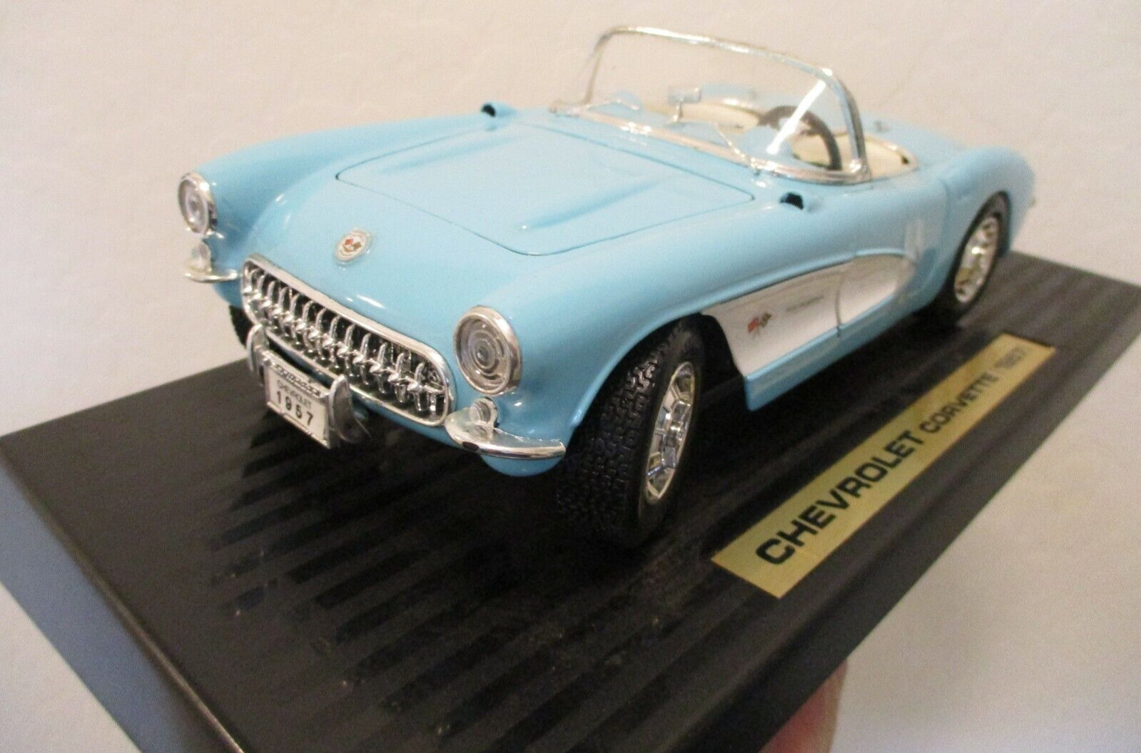 Road Tough Brand 1957 Corvette Light Blue and White 1:18 Diecast Metal W/Box ’57