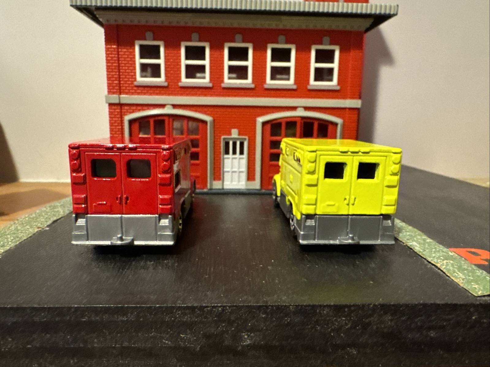 Matchbox DIY Ambulance Lot Blank Red & Lime Yellow For Custom Fire Truck 1:64