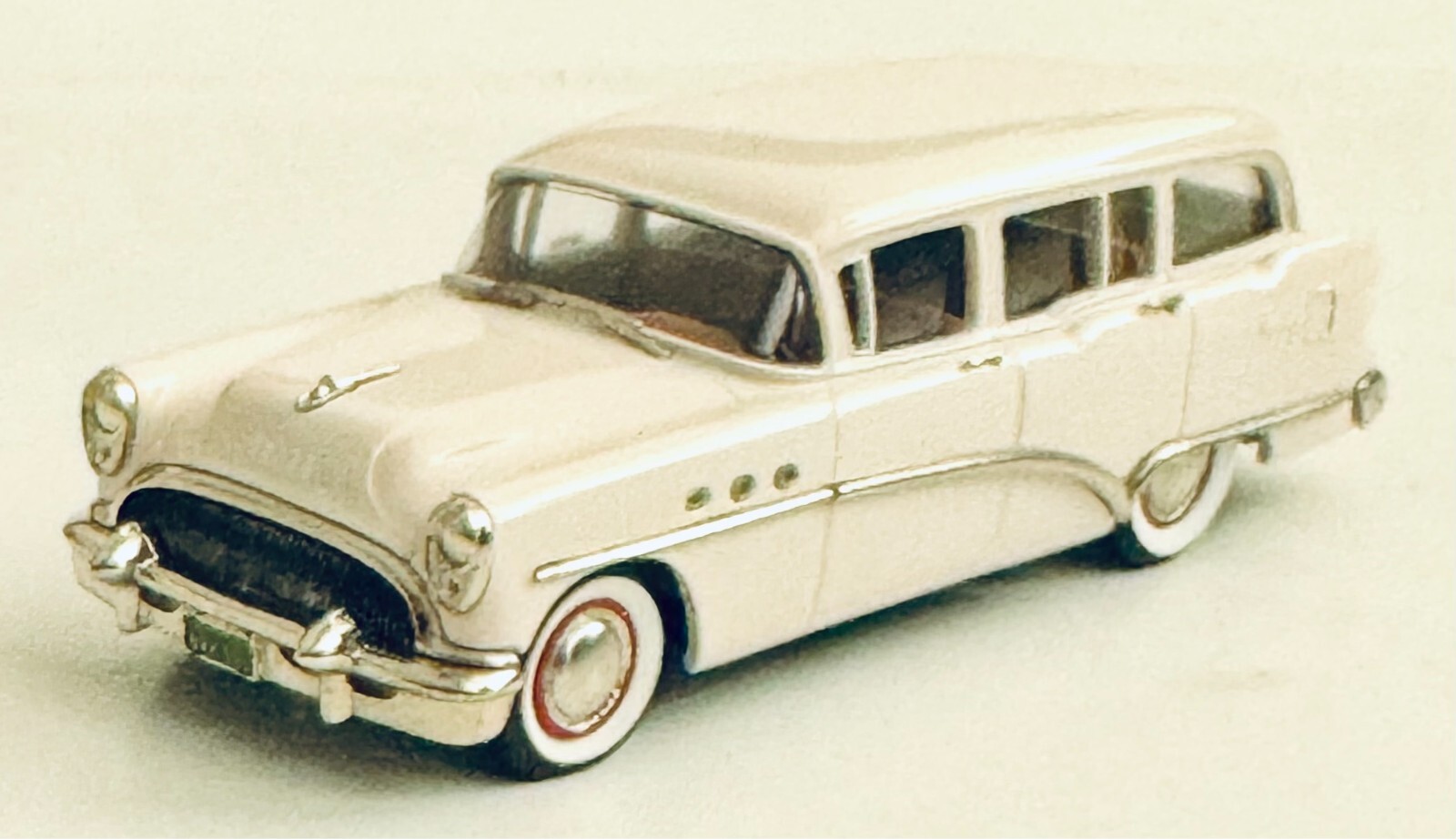 Brooklin BRK.186 – 1954 Buick Special Four-Door Station Wagon – Casino Beige