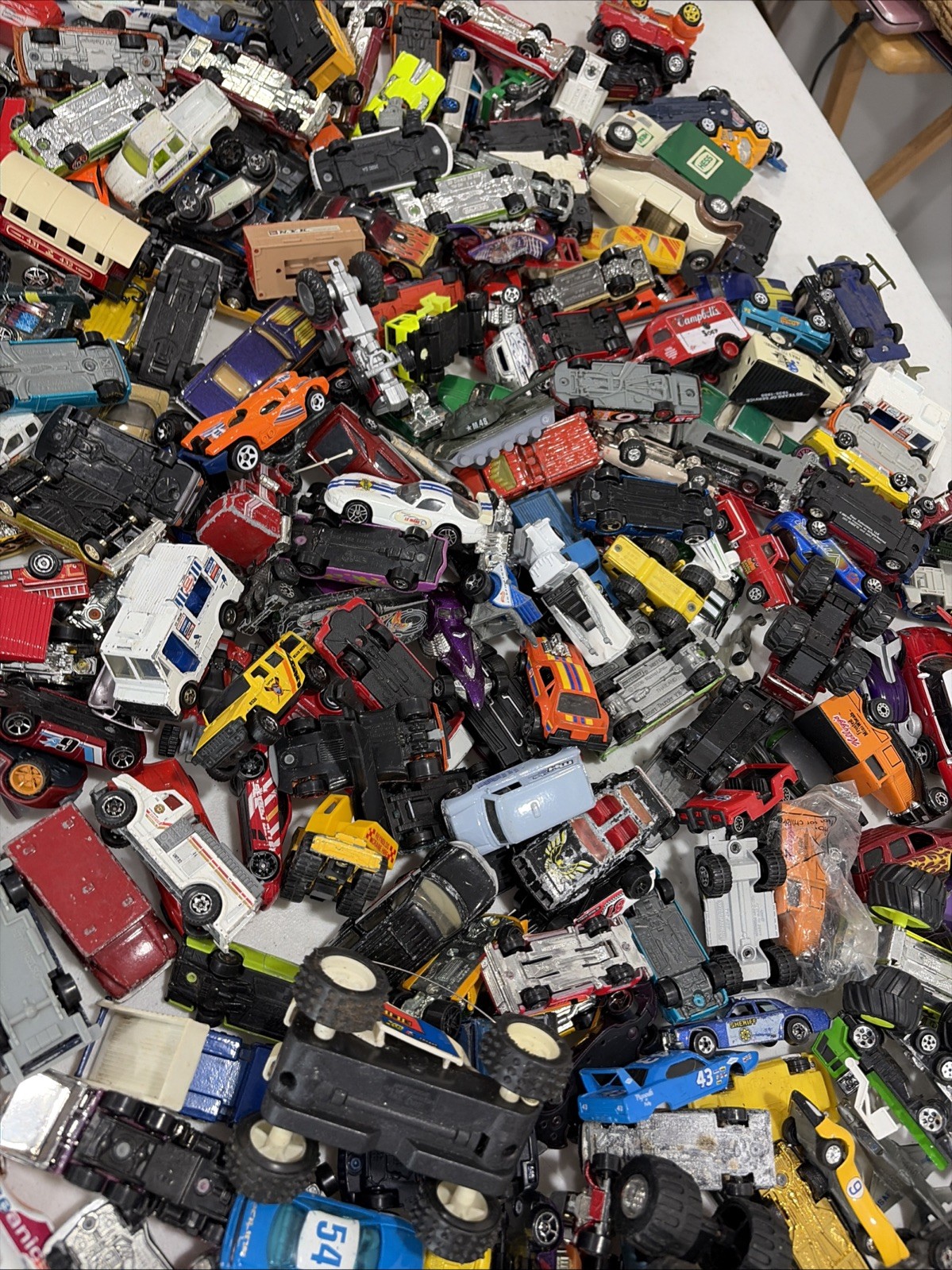 Huge Lot Hot Wheel Die Cast Cars Matchbox And Others Used – Full Box 26 Pounds