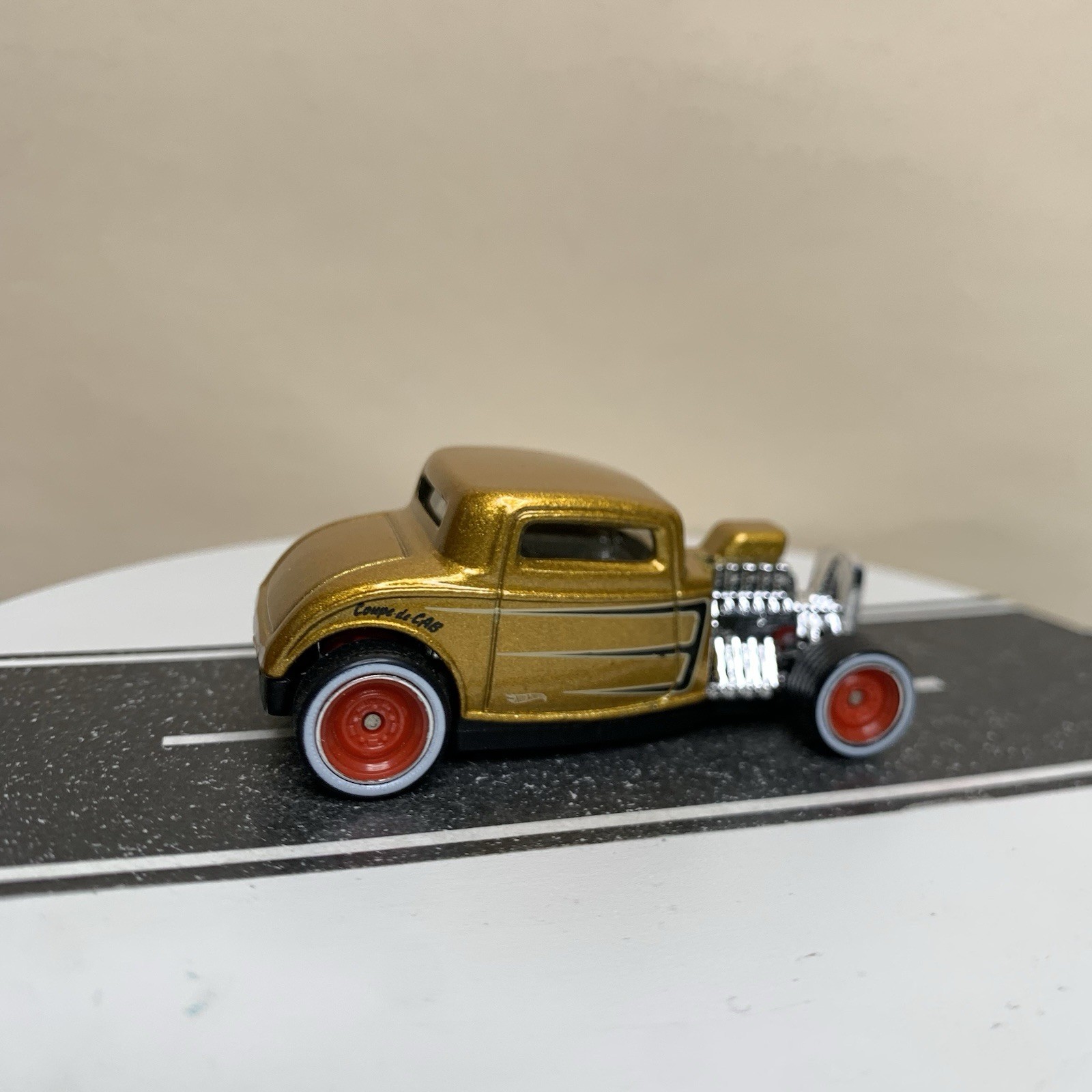 CUSTOM Hot Wheels 1932 Ford Coupe Gold Metallic w/Red Steelie White Wall RR 1:64