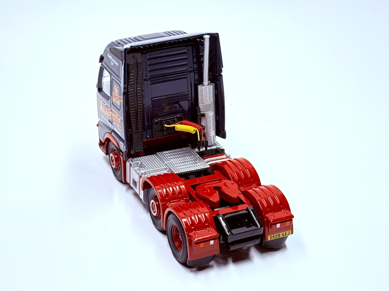 CORGI CC14027 VOLVO FH FACE LIFT TRACTOR UNIT MODEL ONLY JAMES. T BLAKEMAN 1:50