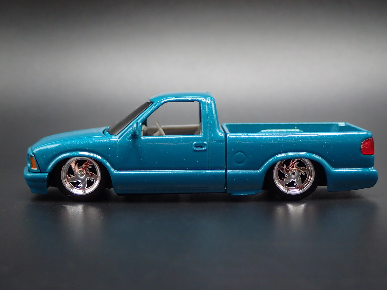 1995 95 CHEVY CHEVROLET S10 PICKUP TRUCK SINGLE CAB 1:64 SCALE DIECAST MODEL CAR