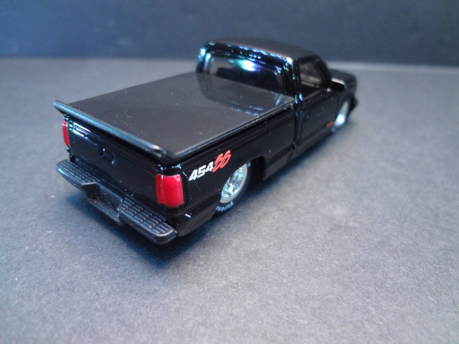 MaisTo 1993 Chevrolet 454 SS Pickup black w/ removable bed cover – Loose 1:64