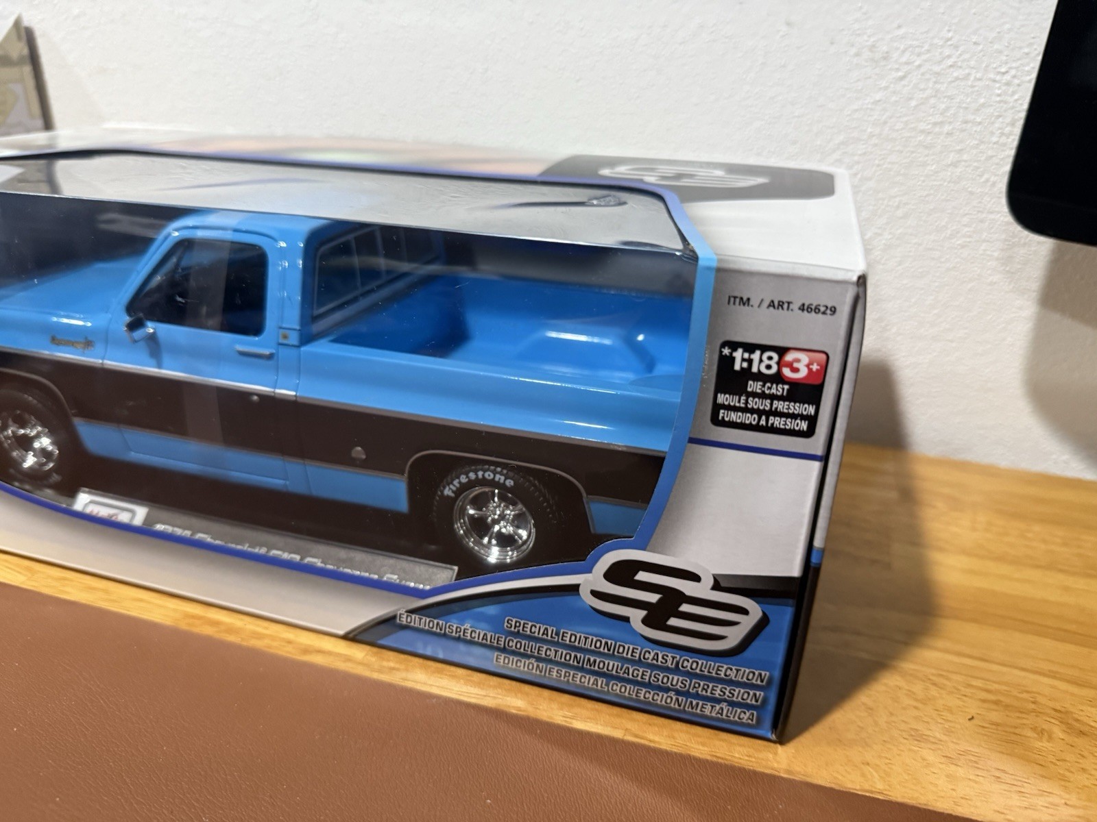 1974 Chevrolet C10 Cheyenne Super- Bule/Black 1/18 Maisto GM Officially Licensed