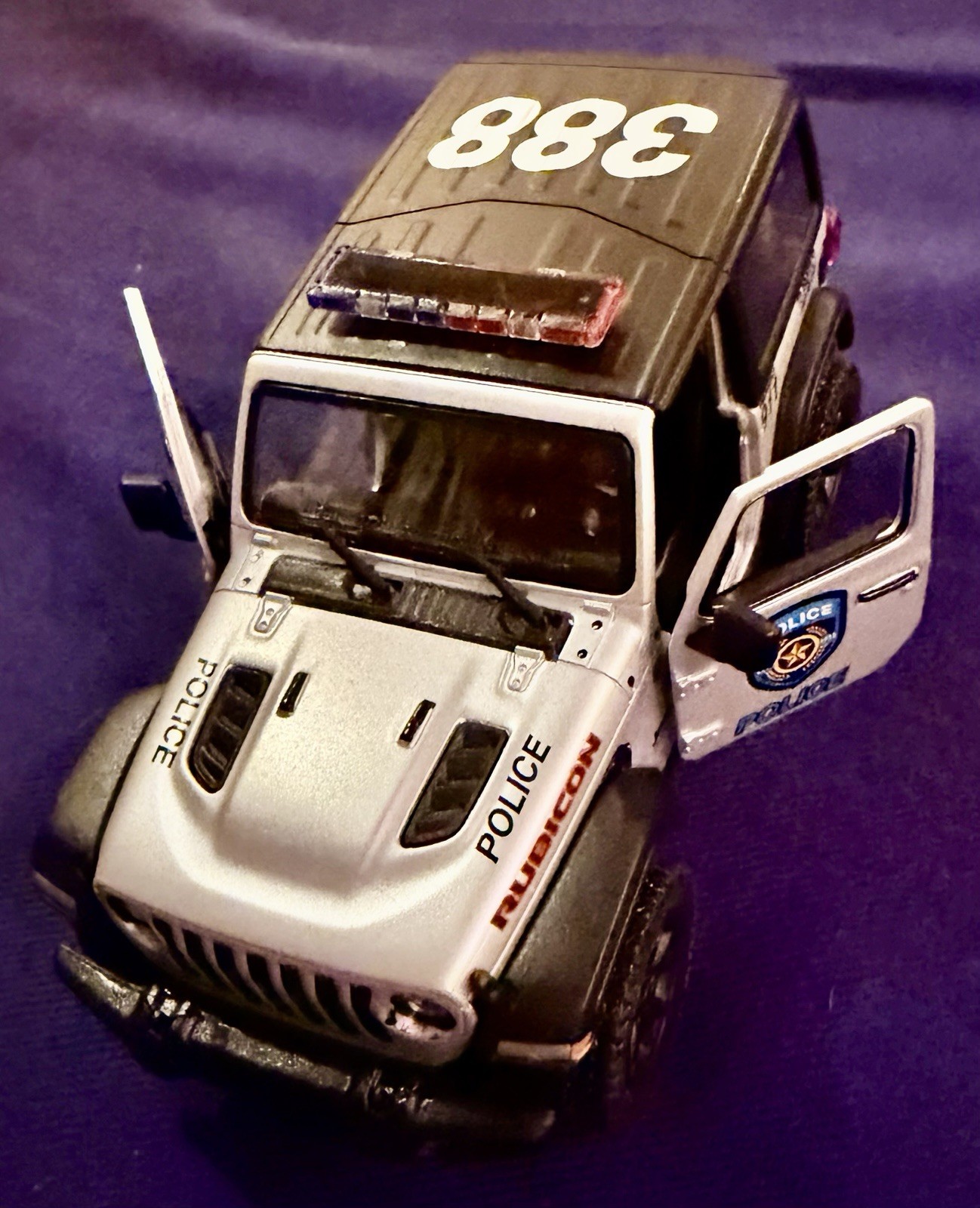 2018 Jeep Wrangler Rubicon 1/34 Die-Cast Model Car Doors Open Police Car