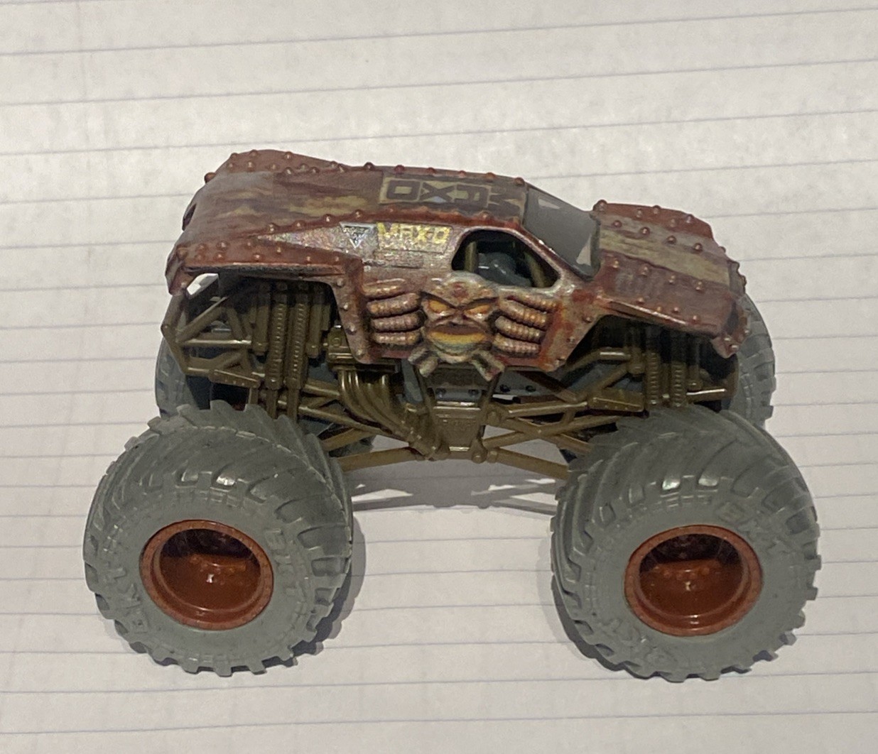 Spin Master Monster Jam MAX D Zombie Vs Hunter Truck New 1:64
