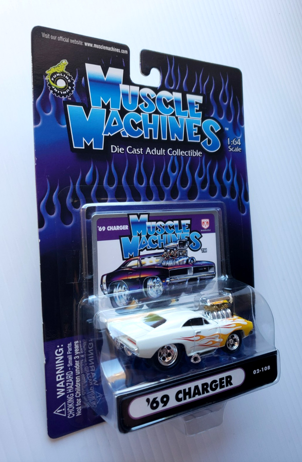 2002 Muscle Machines ’69 DODGE CHARGE White Opened Engine 1:64 #02-108 5SP MOC!