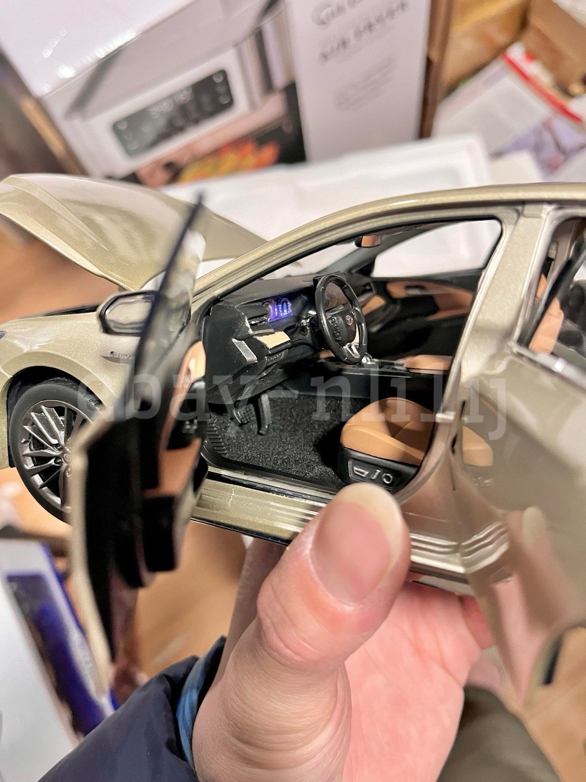 1:18 Scale 2025~2026 Toyota Camry XSE Bronze Gold Diecast Model Car