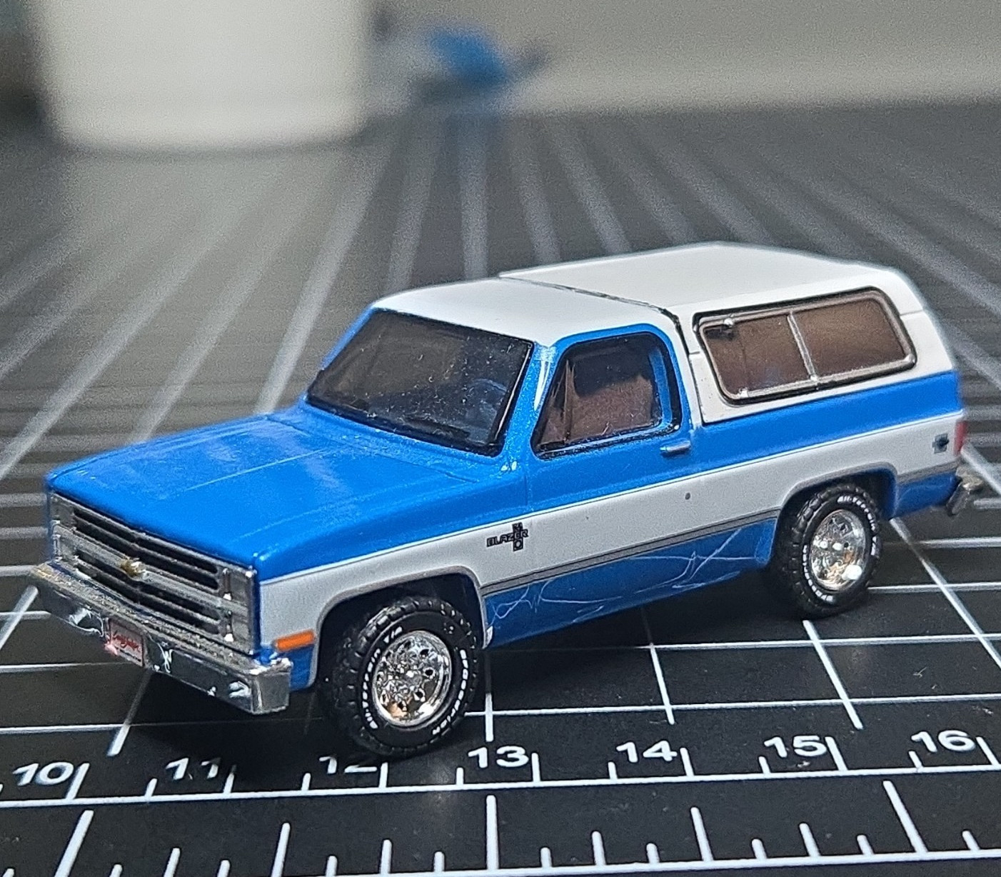 Greenlight 1/64 1984 Chevrolet K-5 Blazer Blue/White Diecast Removable Top