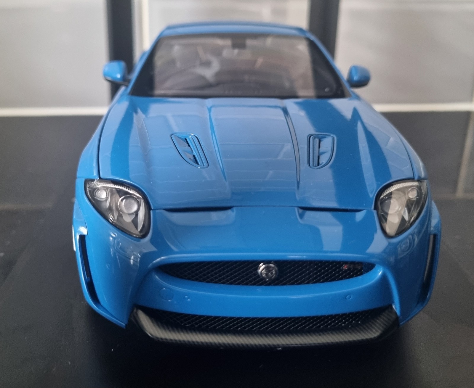 Jaguar 73641 XKR-S French Racing blue Auto Art models 1:18