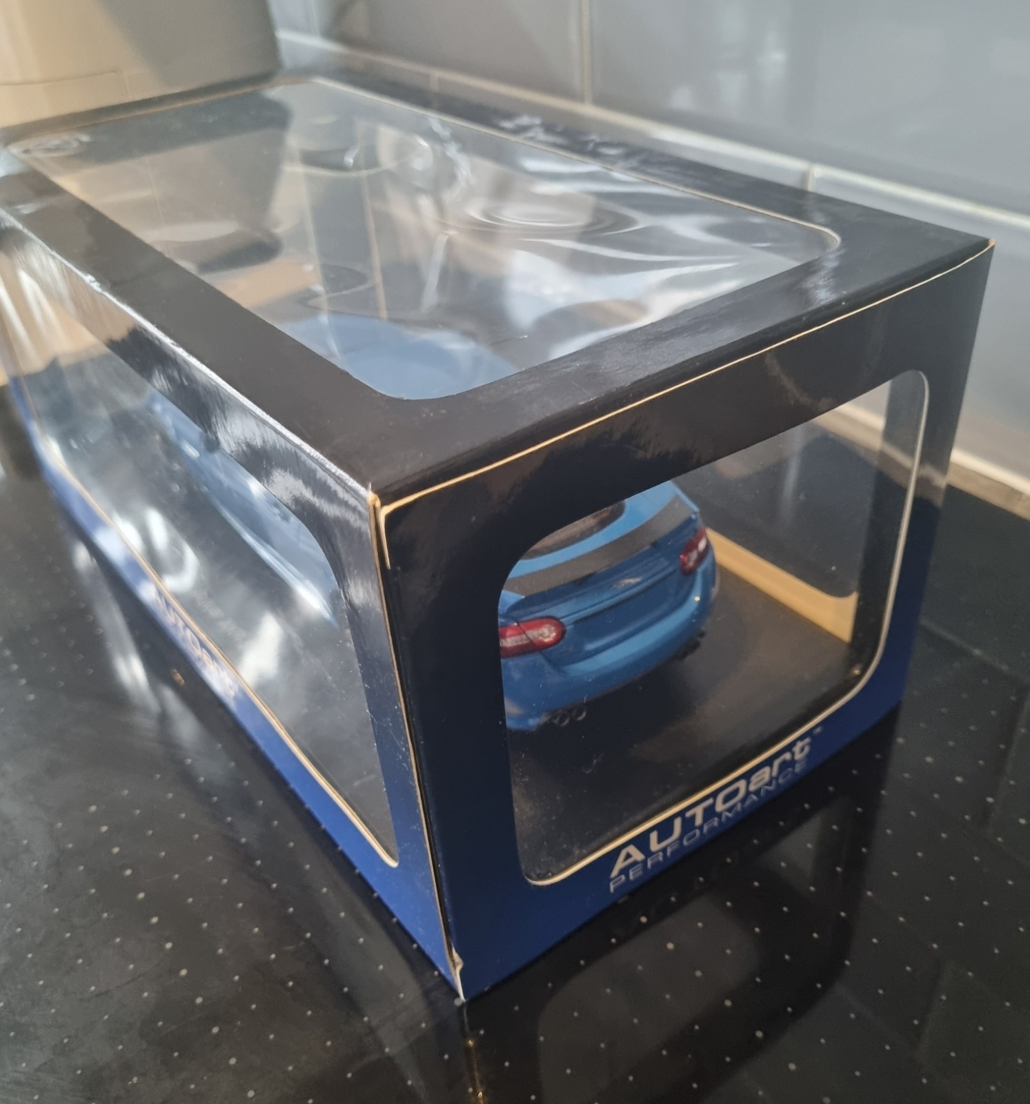 Jaguar 73641 XKR-S French Racing blue Auto Art models 1:18