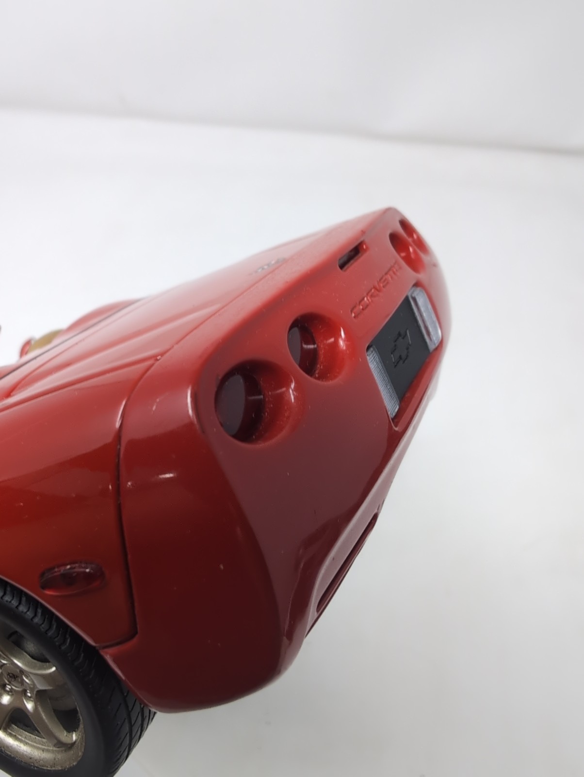 UT Models 1998 Chevrolet Corvette C5 Convertible Red 1:18 Diecast See Descrip.
