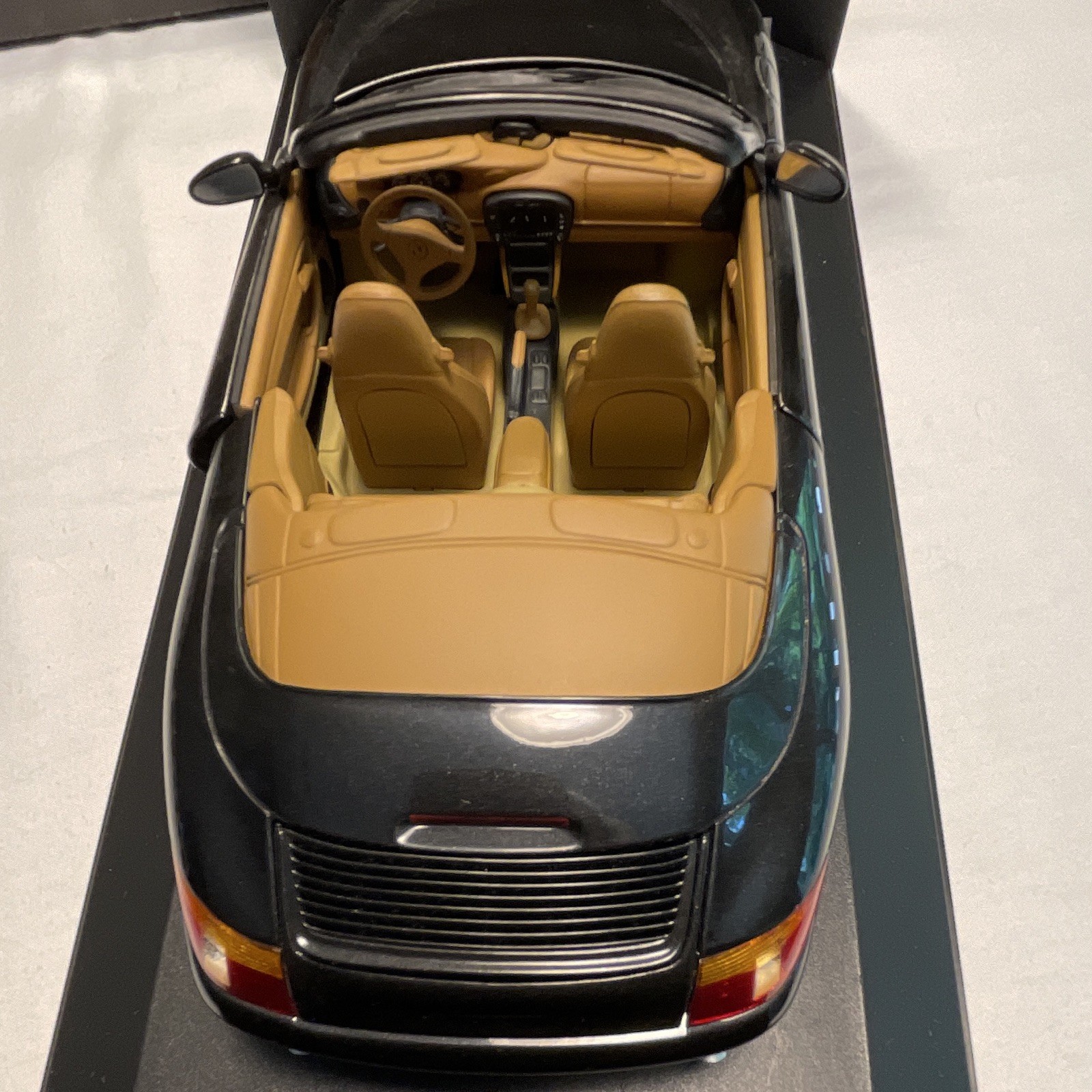 Porsche 1:18 911 Carrera Cabriolet 996 Diecast Car Black/Tan Opening Doors