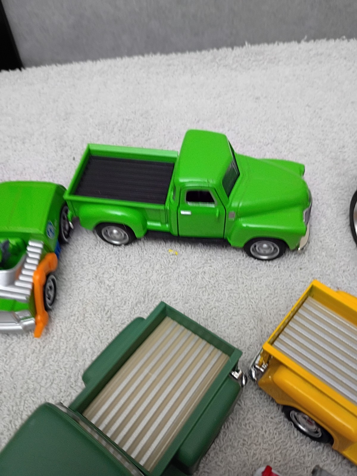 Bag Of Cars And Trucks. Trucks Are 1/32 Die Cast. 55″S And A 53. Others Plastic