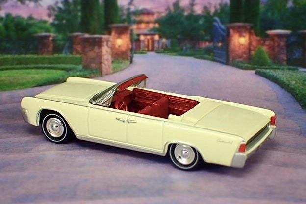 Suicide doors 1962 Lincoln Continental 7.0L V8 Convertible 1/64 Scale Ltd Edit G