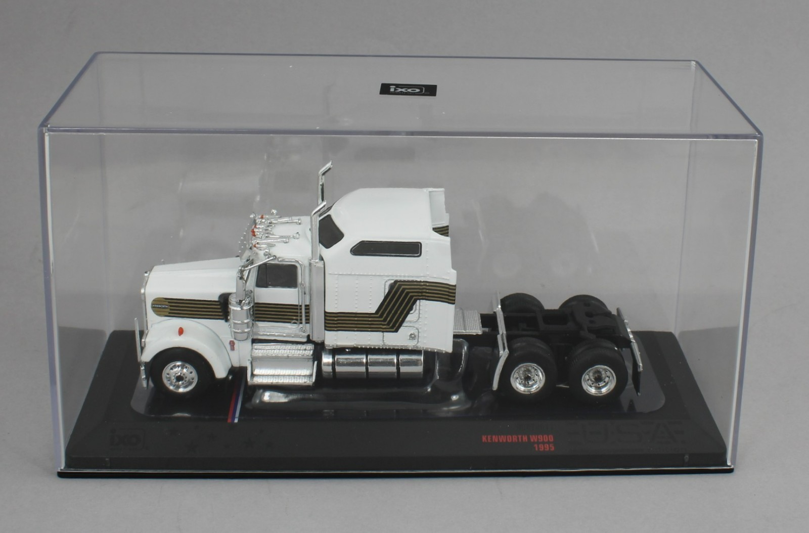 1:64 IXO Models *WHITE James Bond 007* Kenworth W900 Semi Truck NIB!